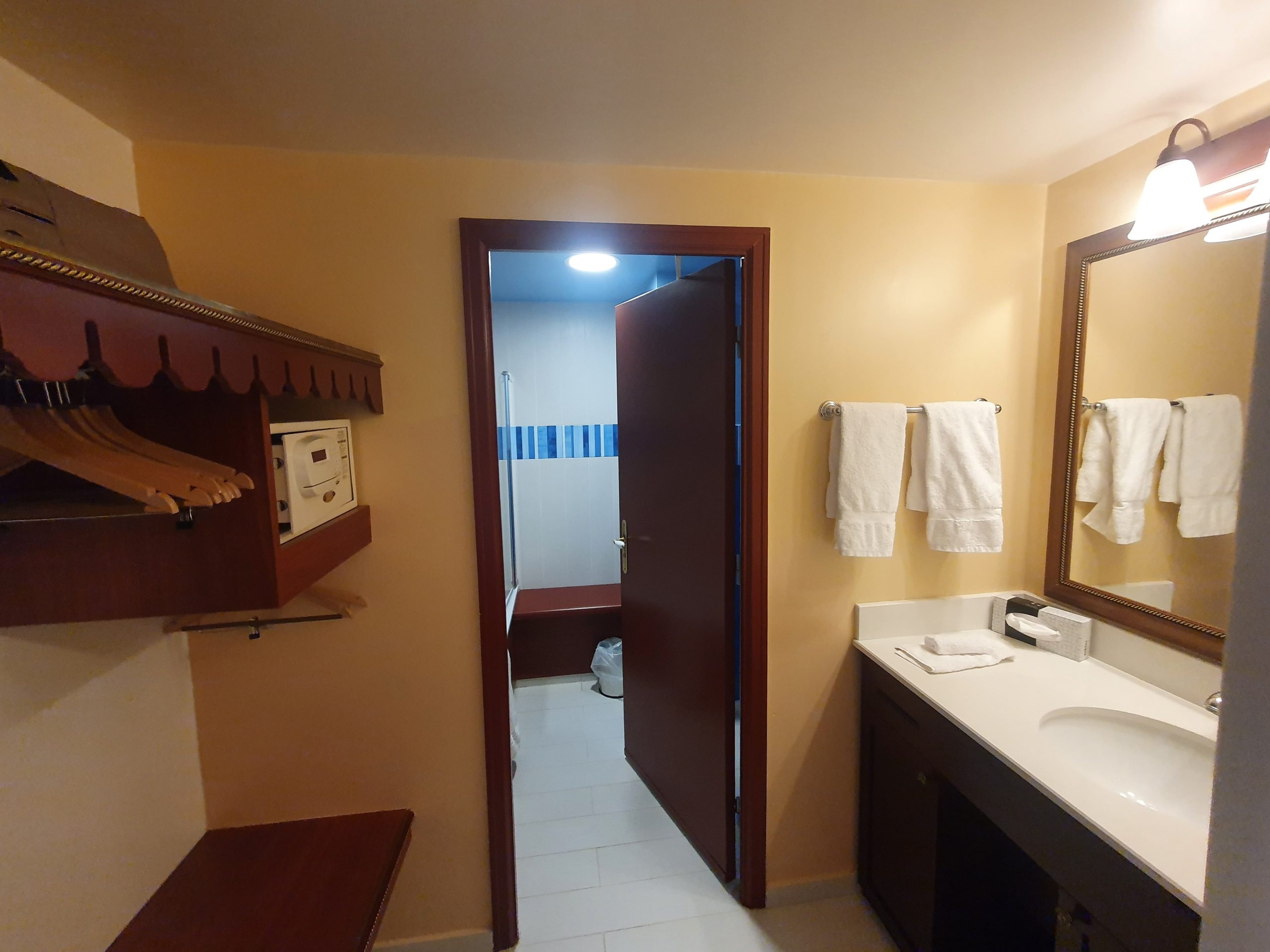 accès baignoire hôtel Newport Bay Club de Disney Paris