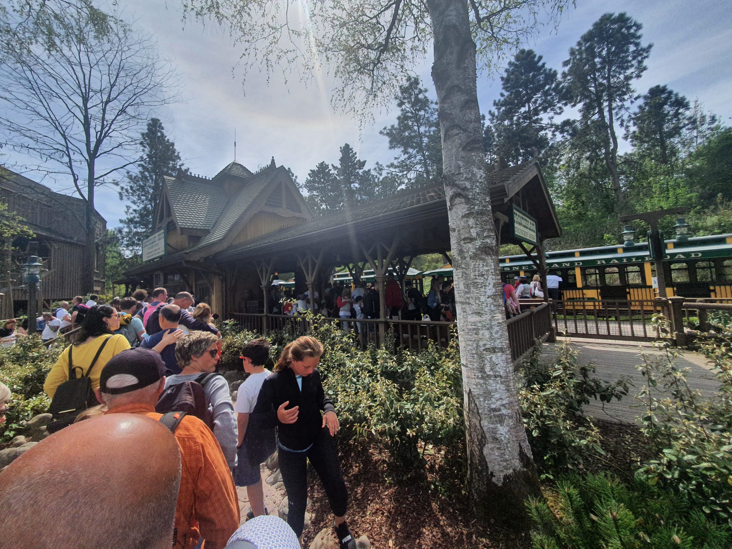 attente train disneyland paris