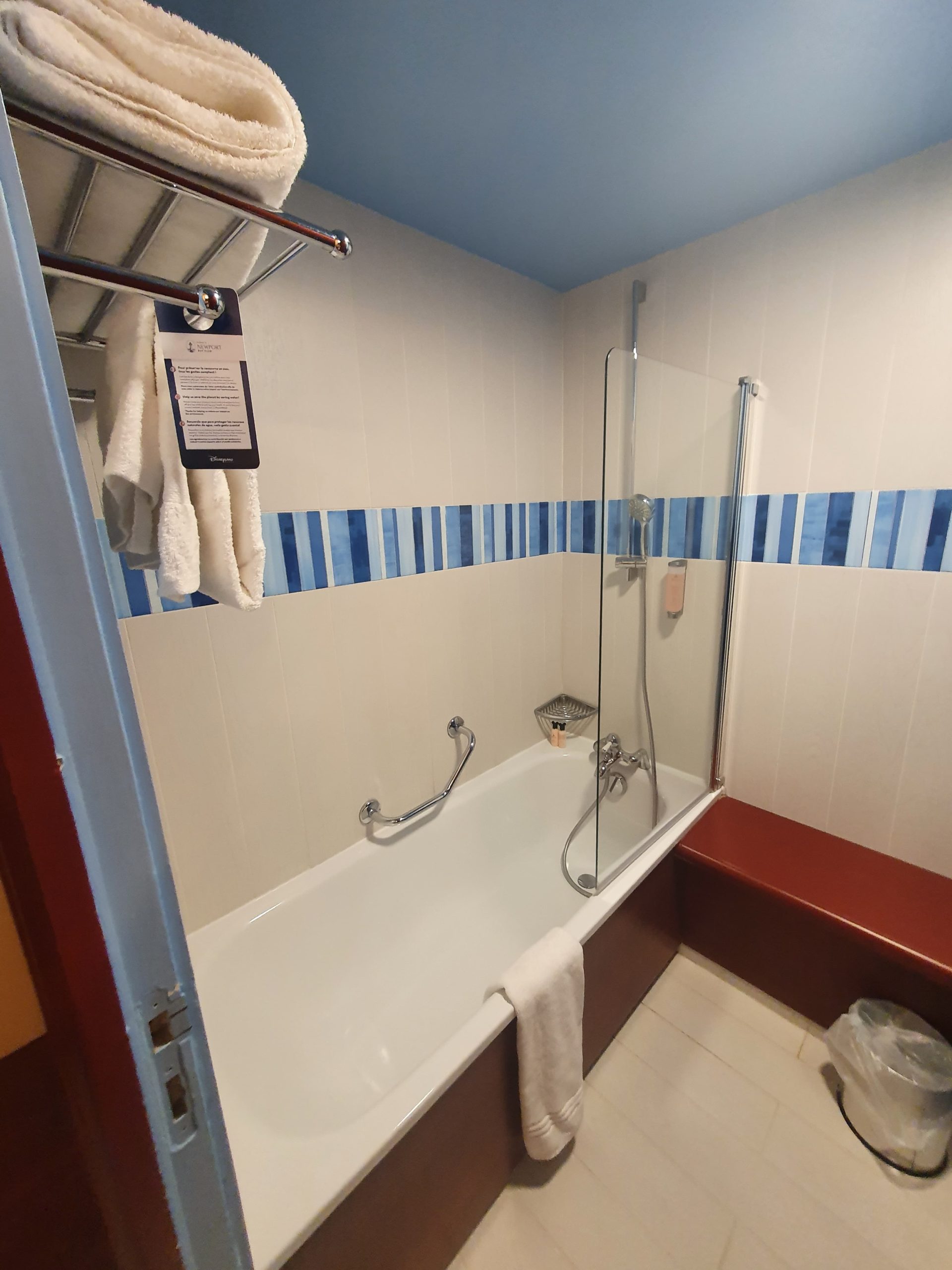baignoire hôtel Newport Bay Club de Disney Paris