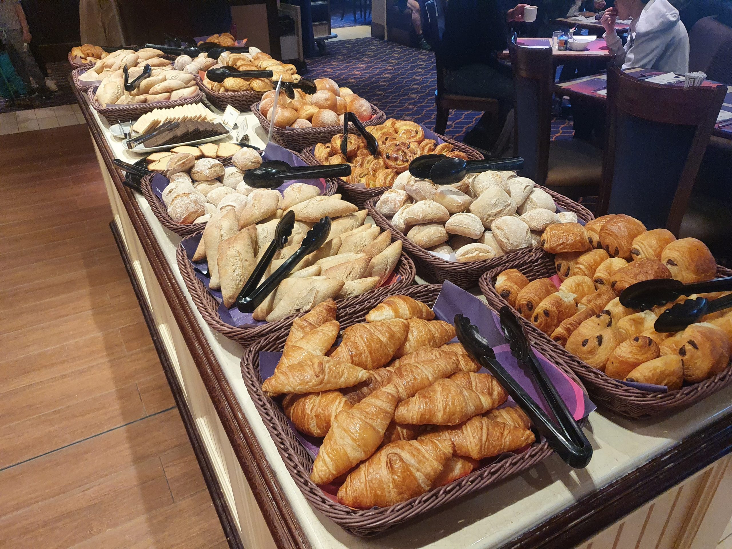 buffet petit dejeuner hôtel Newport Bay Club de Disney Paris