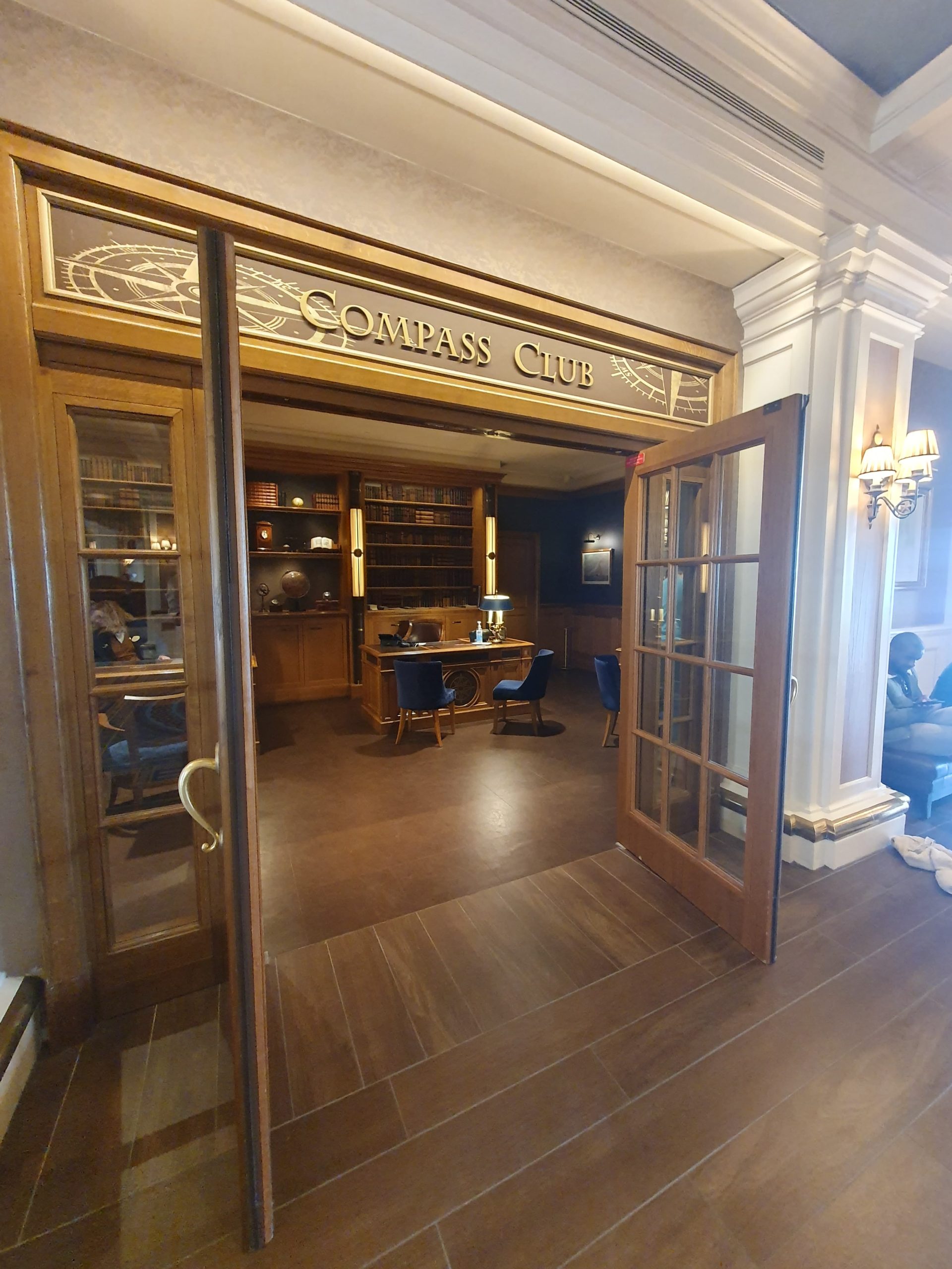 compass club hôtel Newport Bay Club de Disney Paris