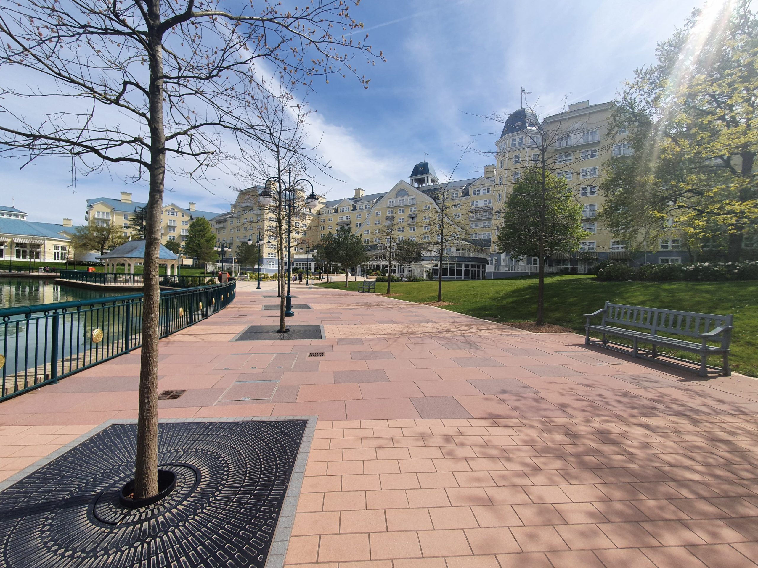 distance hôtel Newport Bay Club de Disney Paris