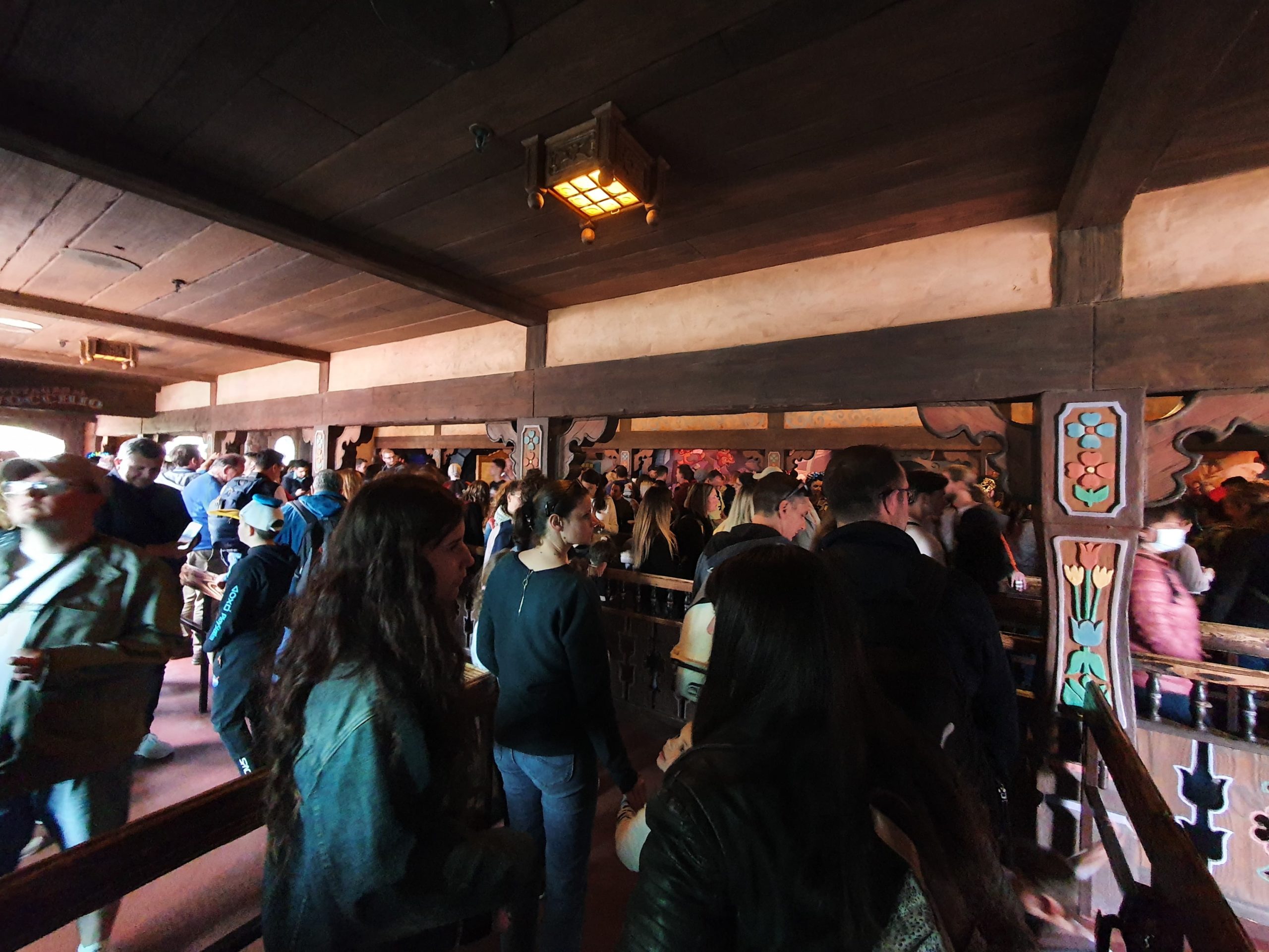 file d'attente pinocchio disneyland paris