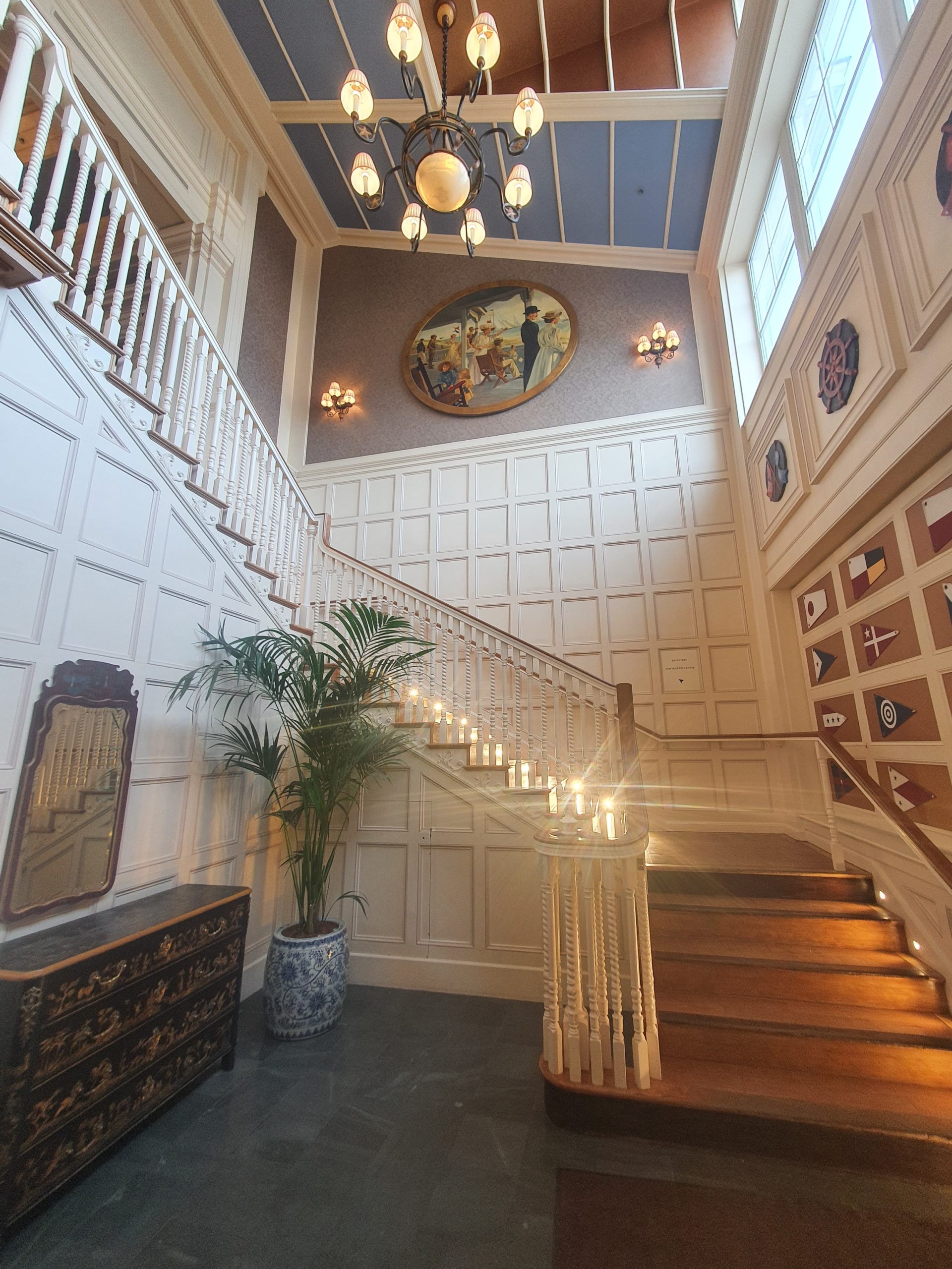 interieur hôtel Newport Bay Club de Disney Paris