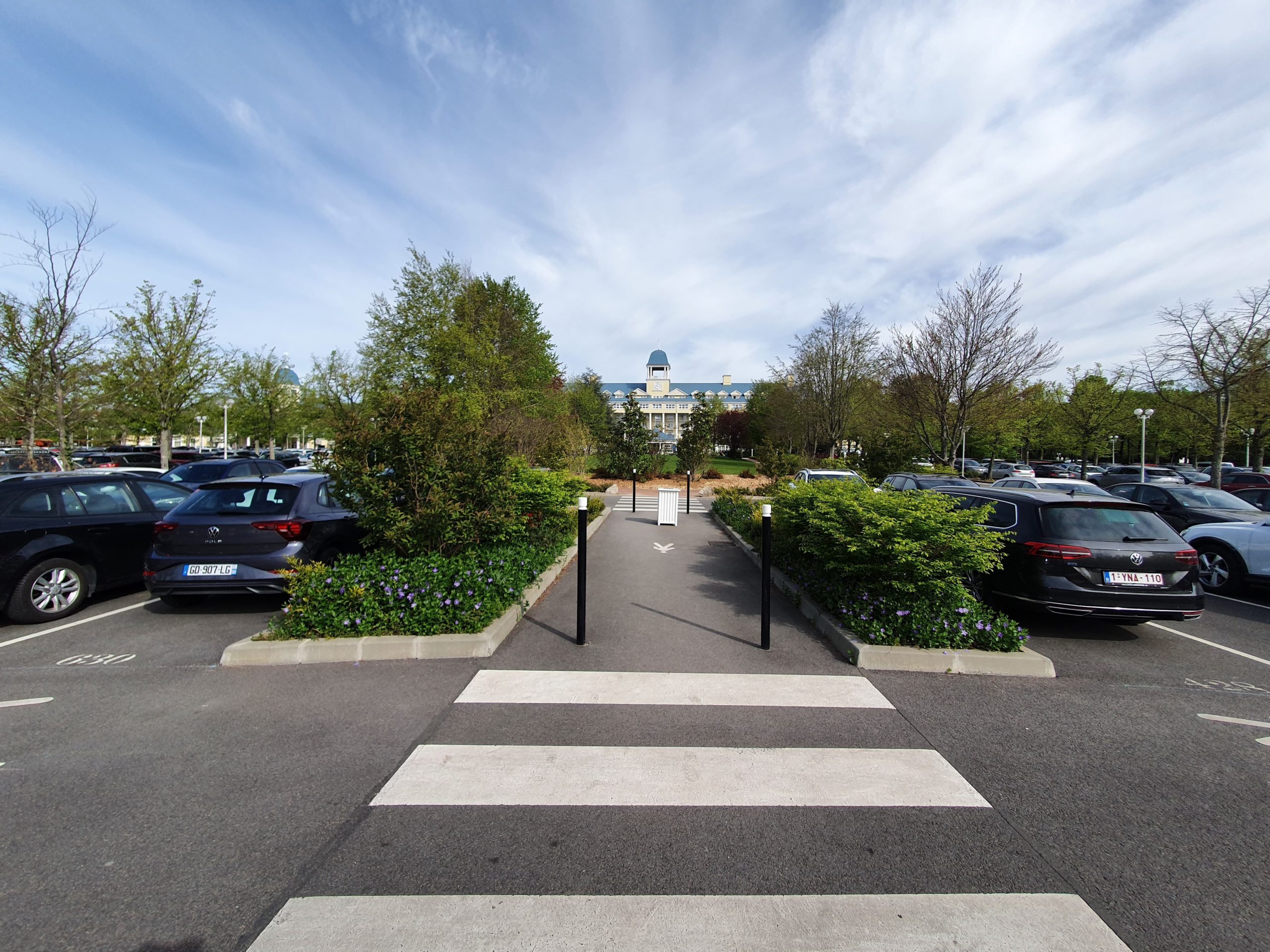 parking hôtel Newport Bay Club de Disneyland Paris