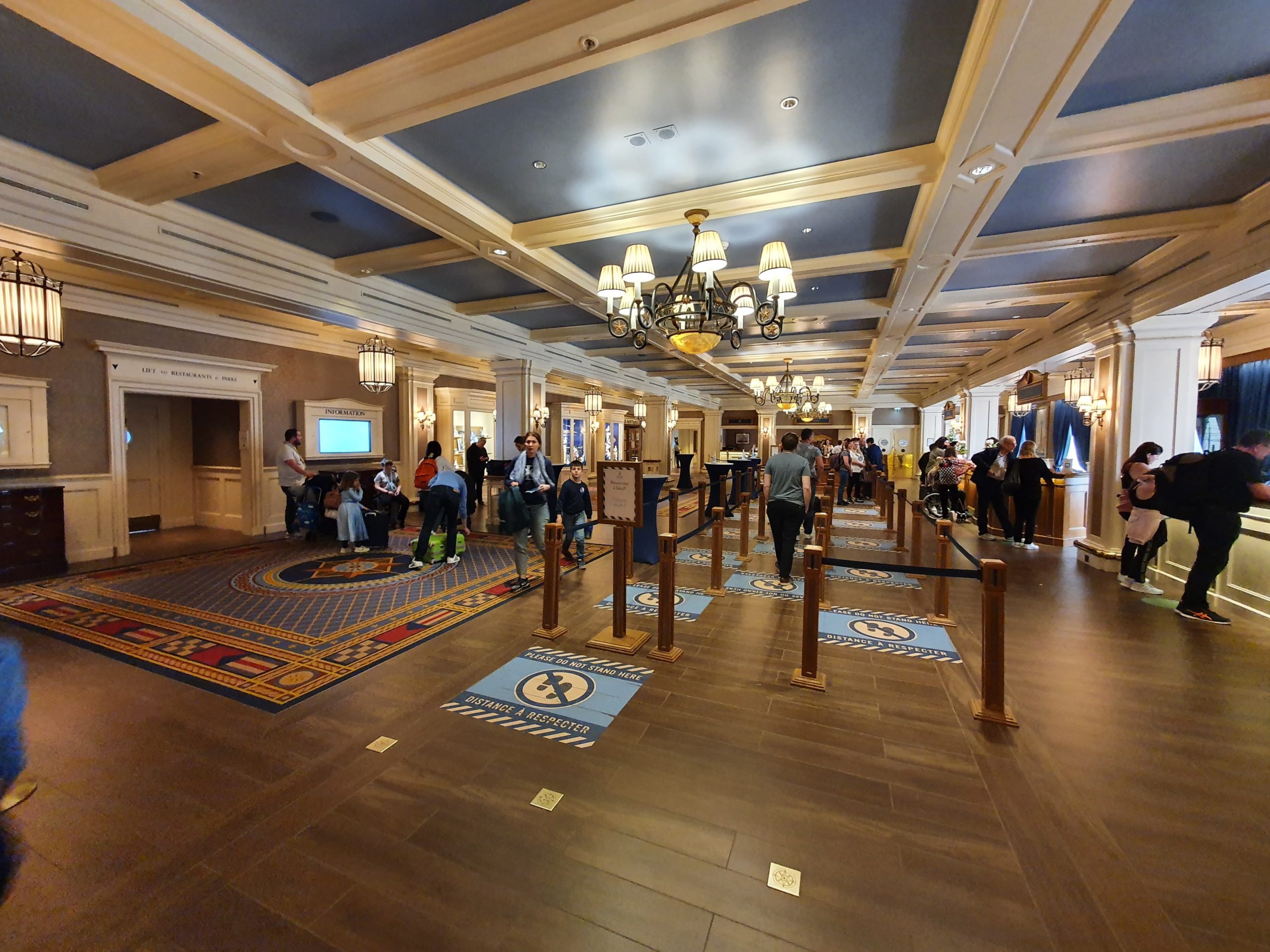 reception hôtel Newport Bay Club de Disney Paris