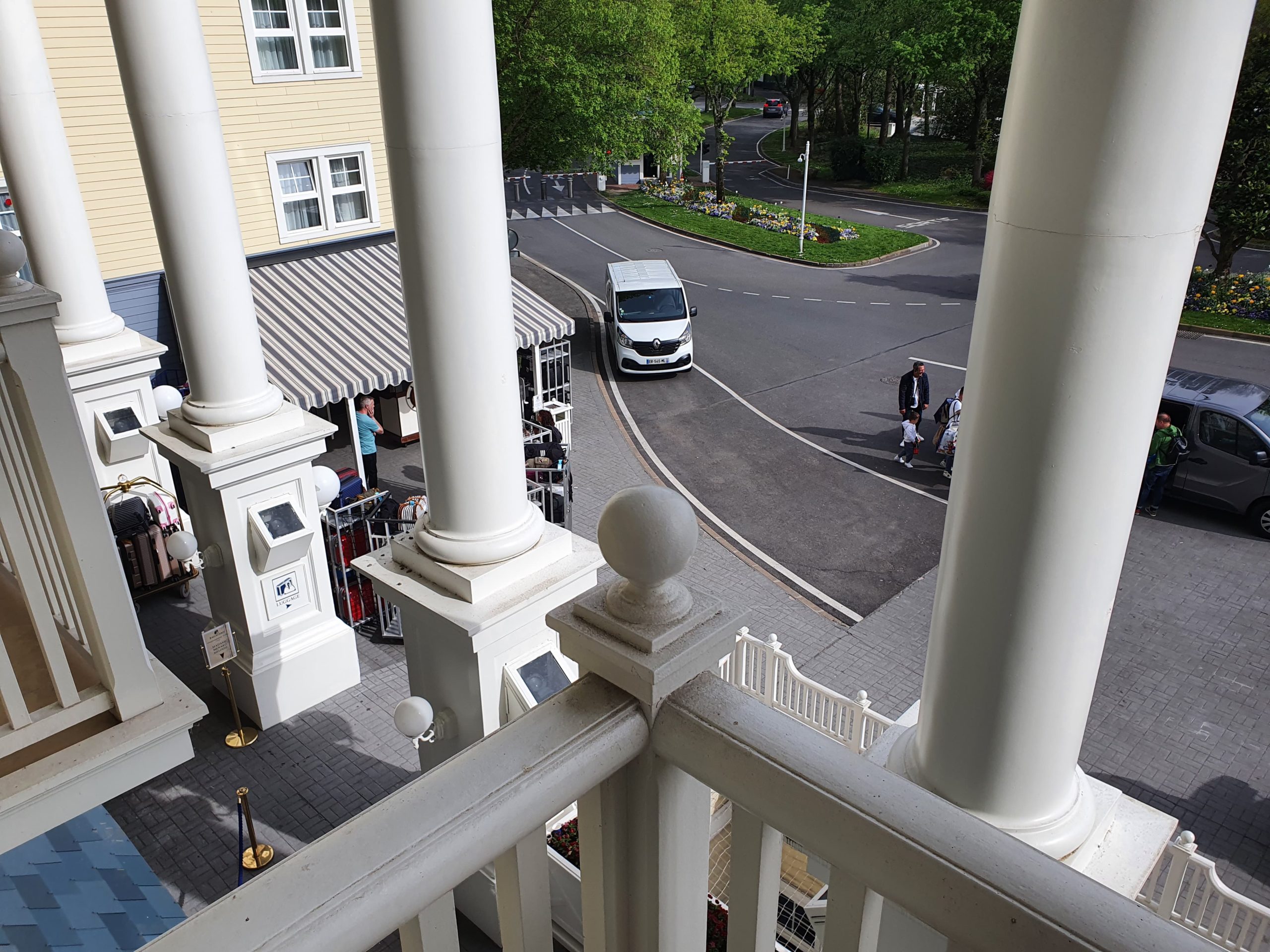 service bagagerie hôtel Newport Bay Club de Disney Paris
