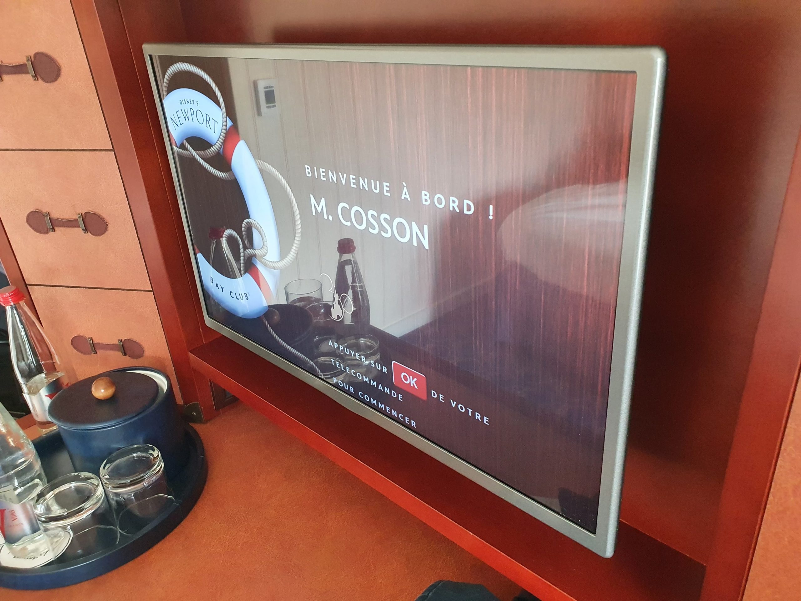 télévision hôtel Newport Bay Club de Disney Paris
