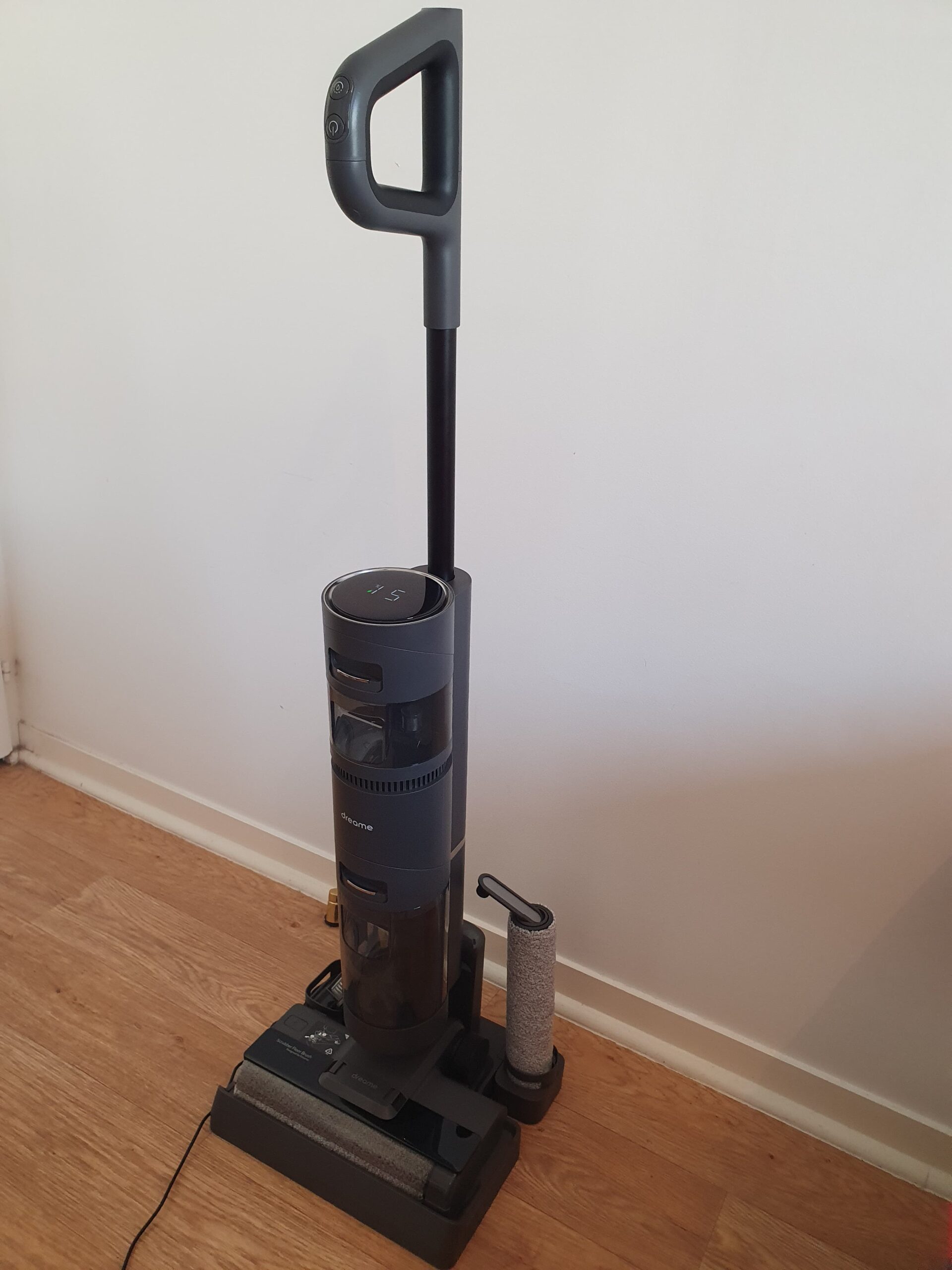 aspirateur dreame h12 sur base 2