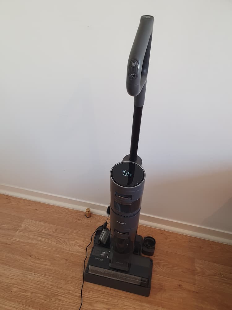 aspirateur dreame h12 sur base