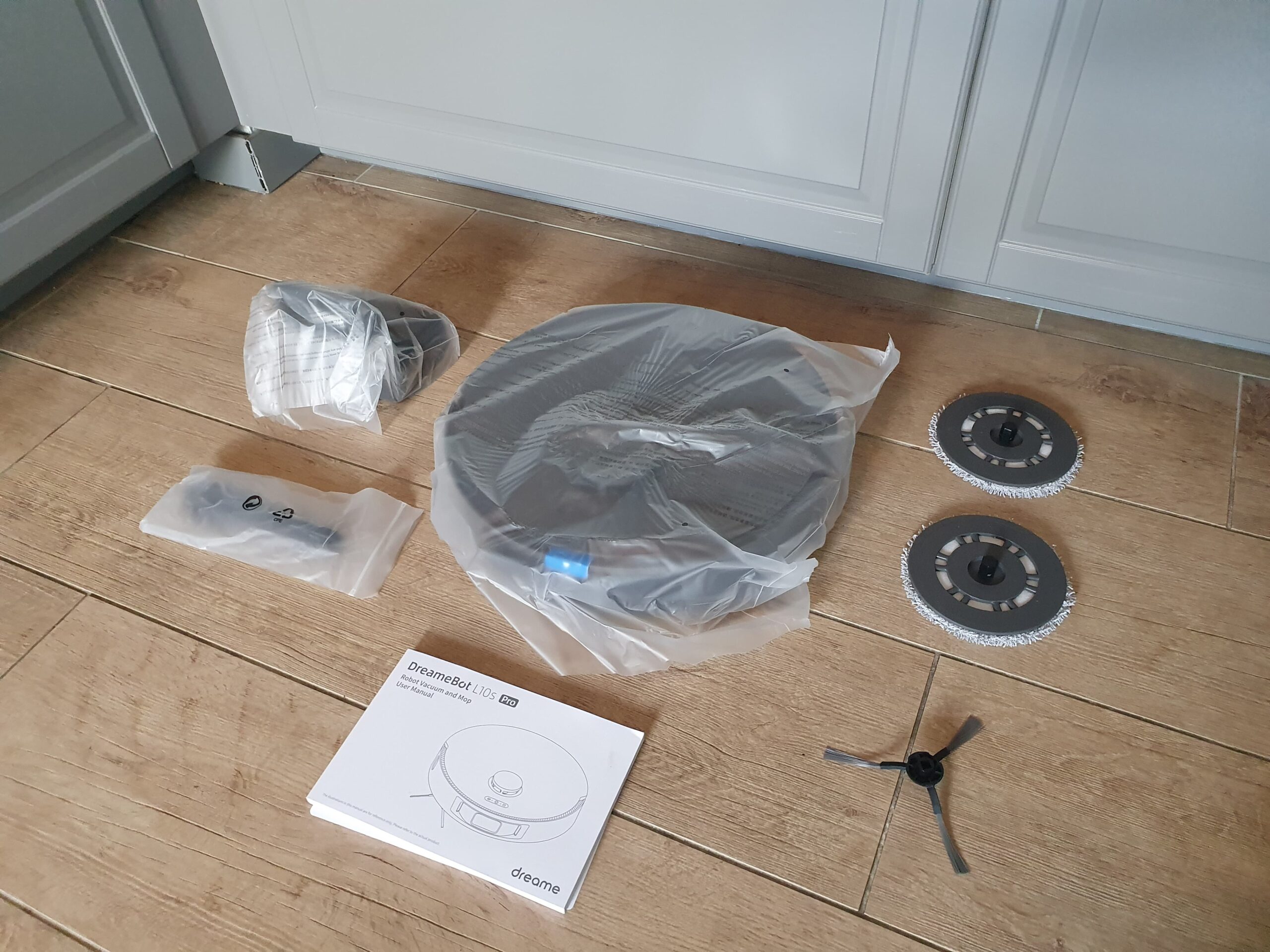 accessoires emballés aspirateur dreamebot l10s pro