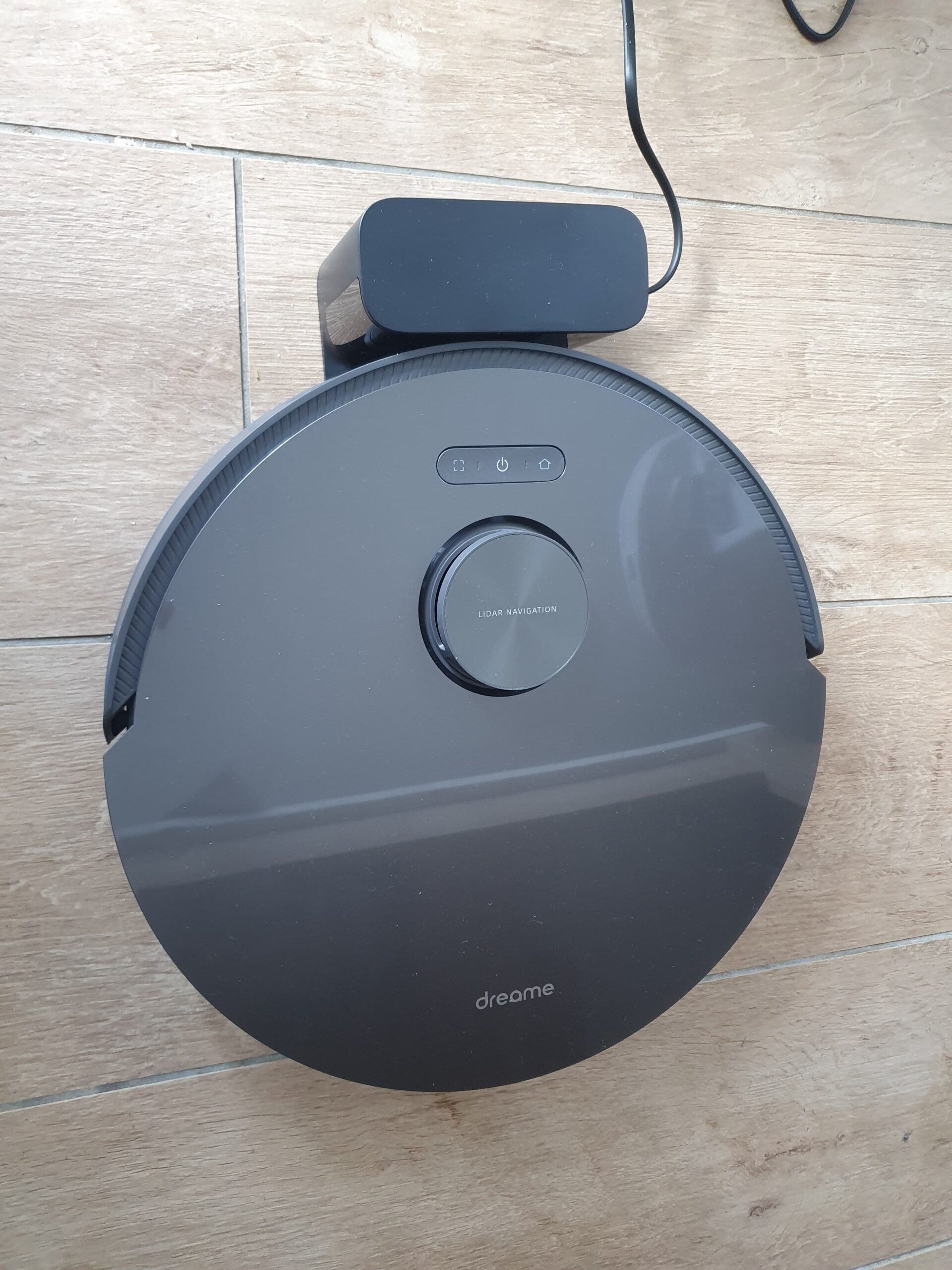 aspirateur dreame bot sur base de chargement