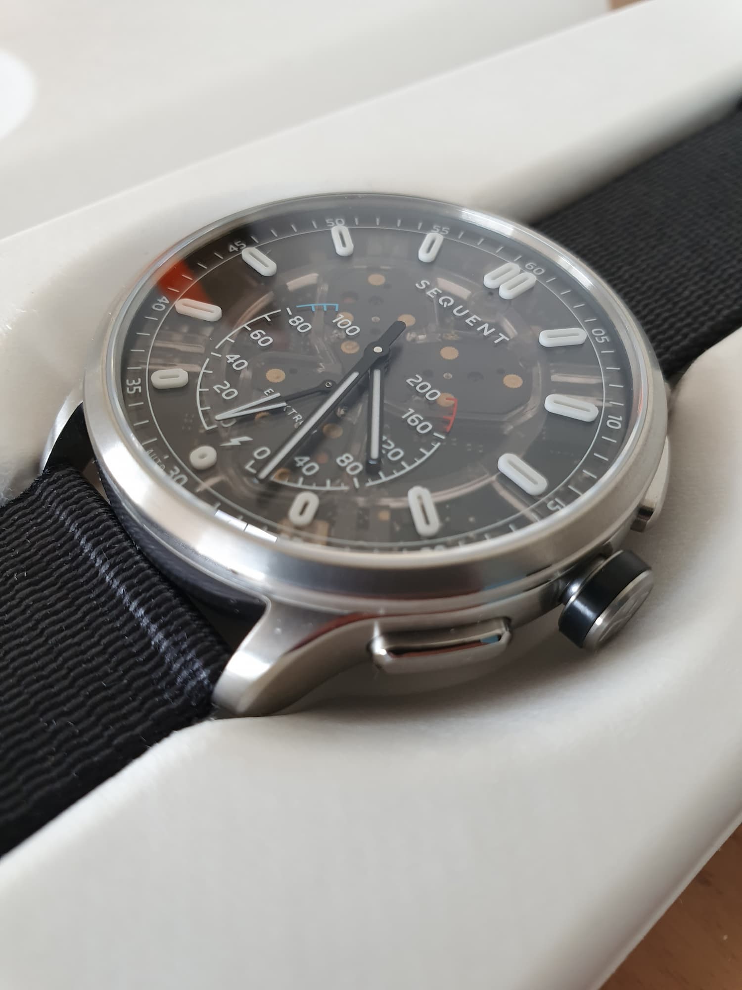 avis montre sequent electron