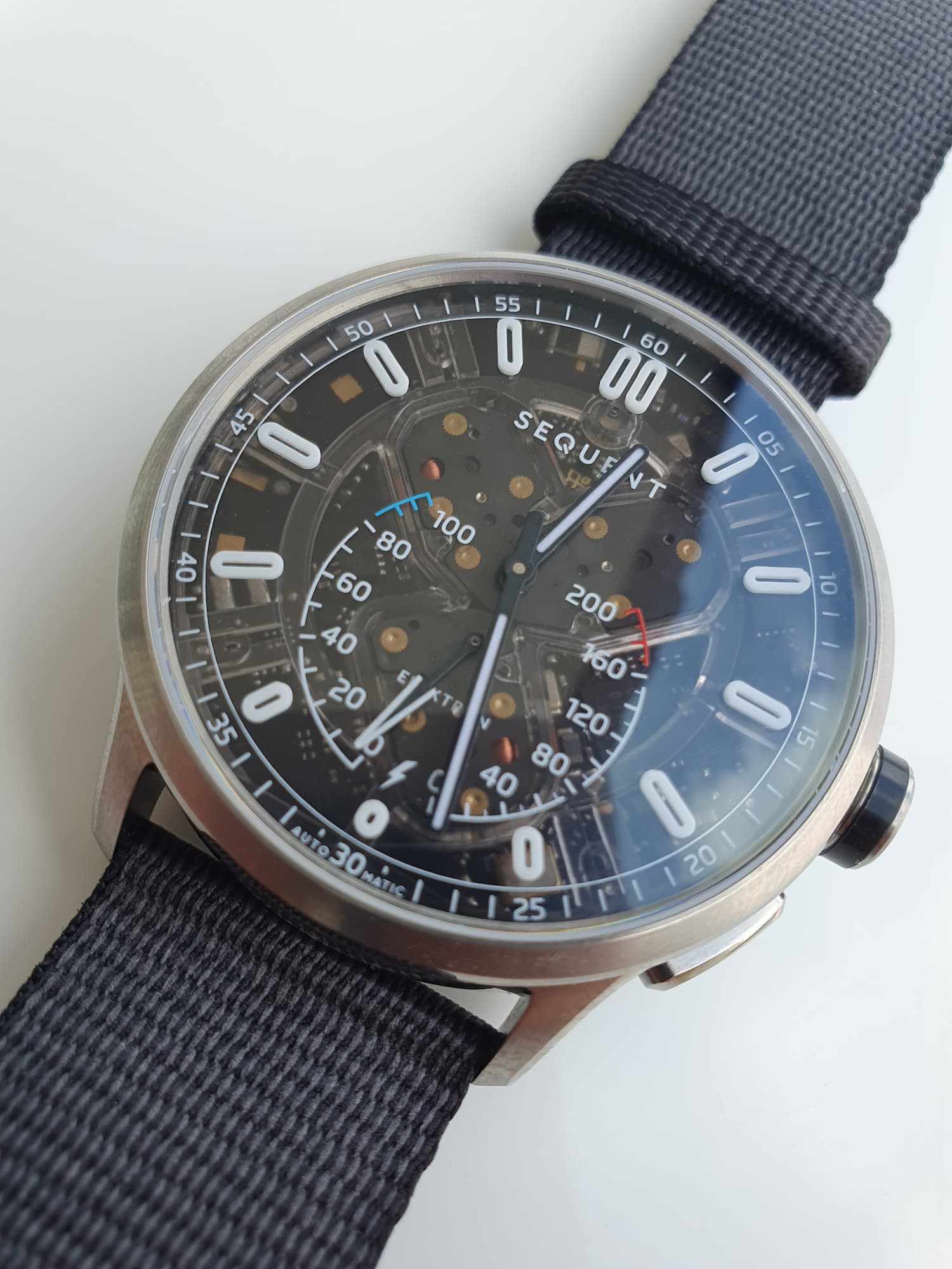 montre mécanique connectée sequent