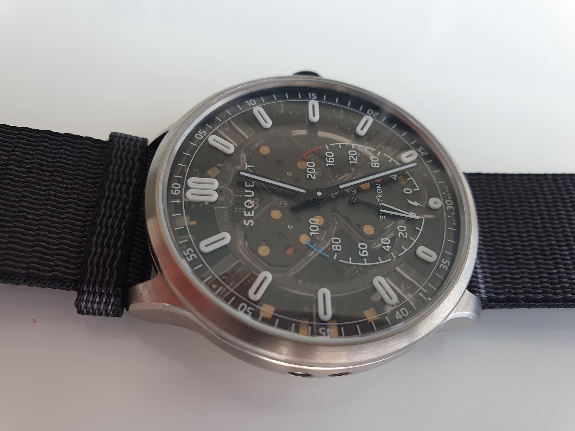 montre sequent coté face