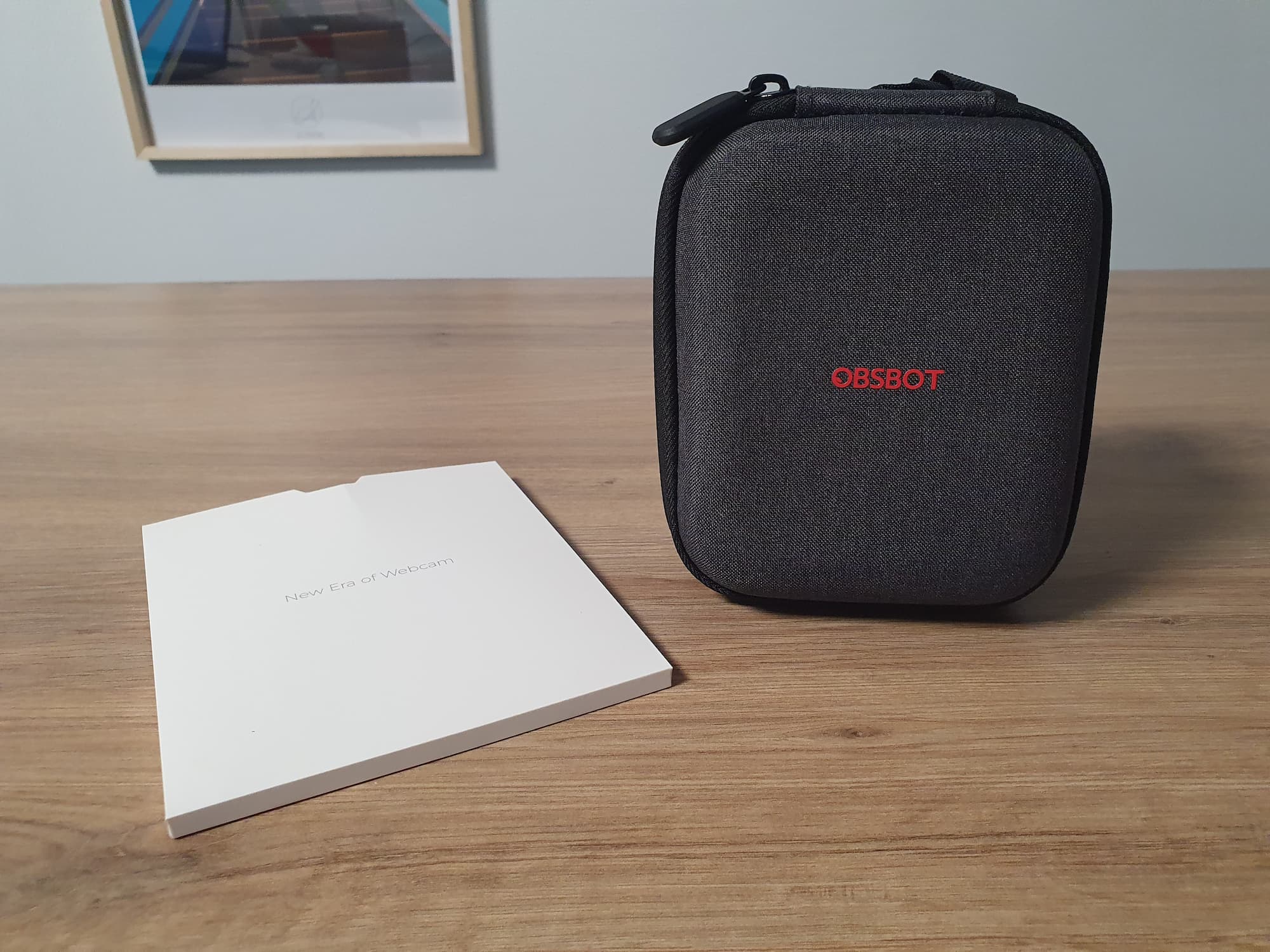 Etui de la caméra Tiny 2 Obsbot fermé.