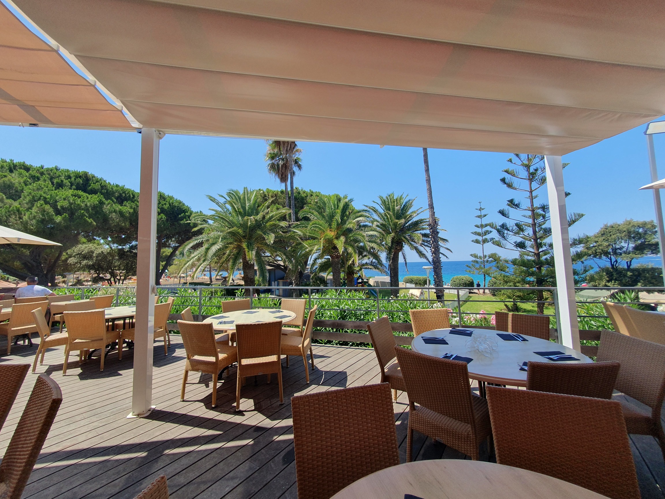 La vue mer de l'hôtel restaurant Marina Viva de Porticcio.