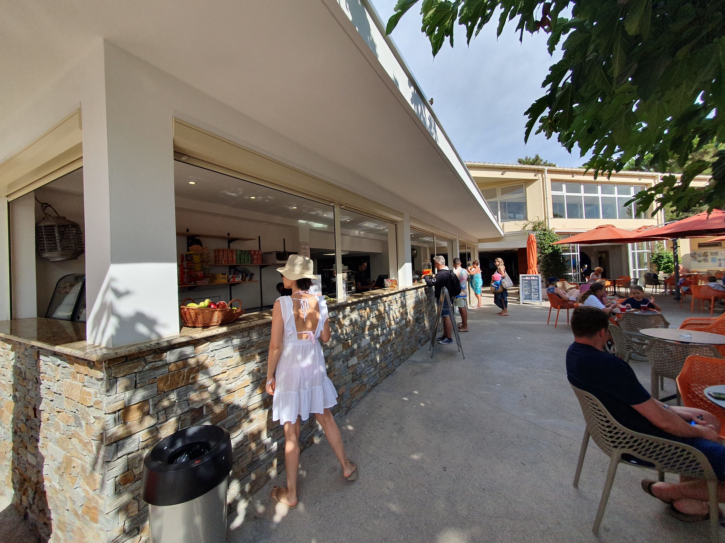 Le bar de l'hôtel Marina Viva de Porticcio.