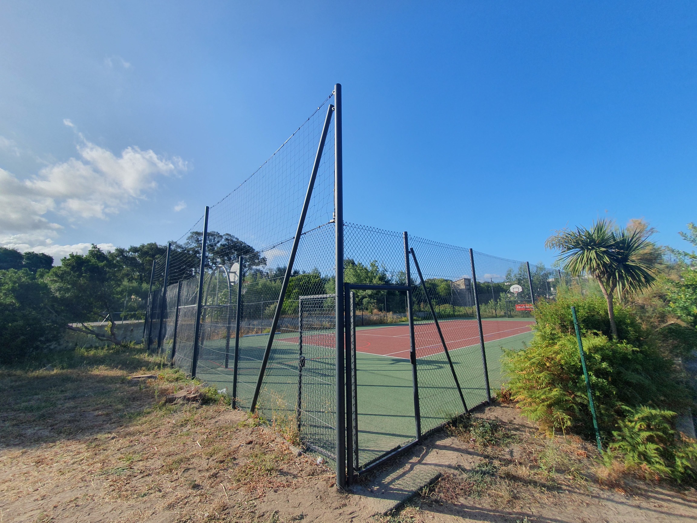 Le terrain de tennis de l'hôtel Marina Viva de Porticcio.