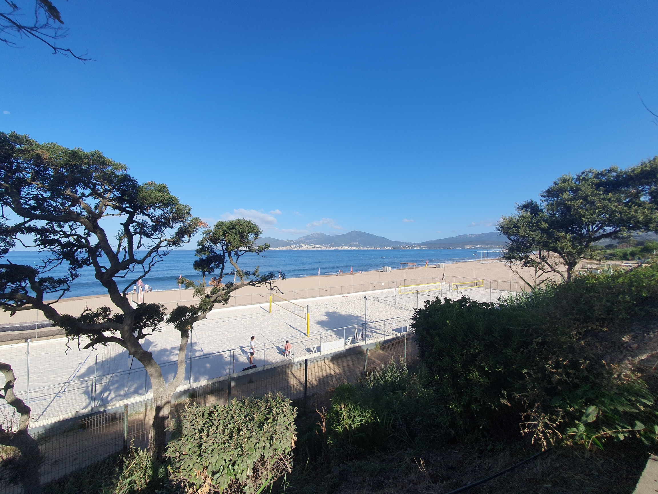 vue mer de l'hôtel club Marina Viva de Porticcio.