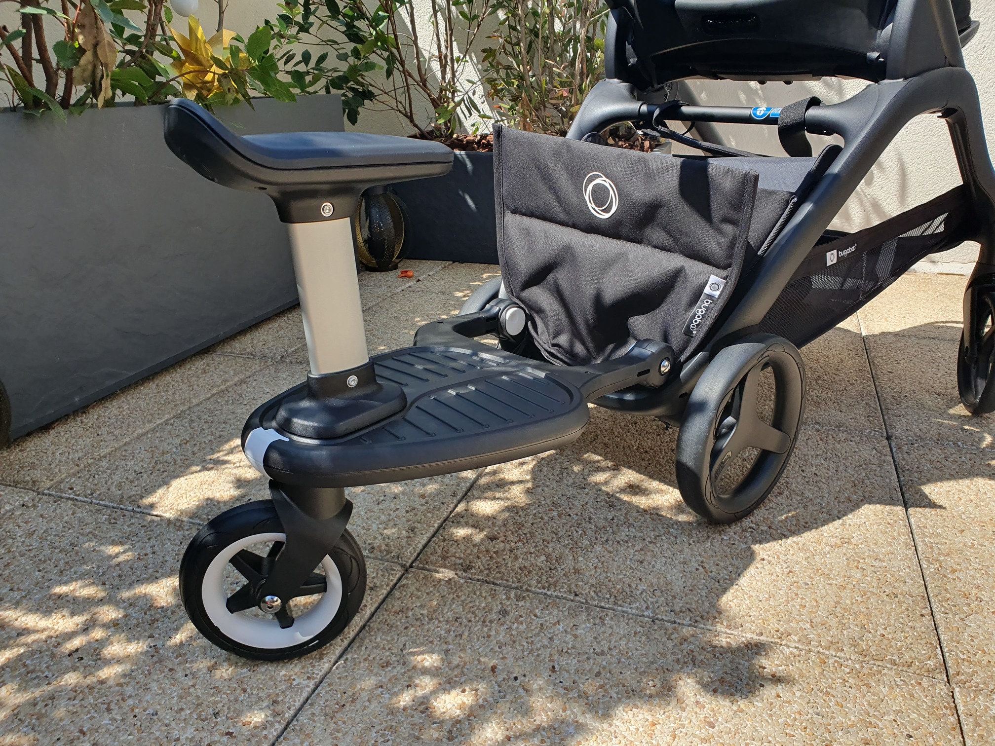 La planche à roulette de la poussette Dragonfly de Bugaboo.