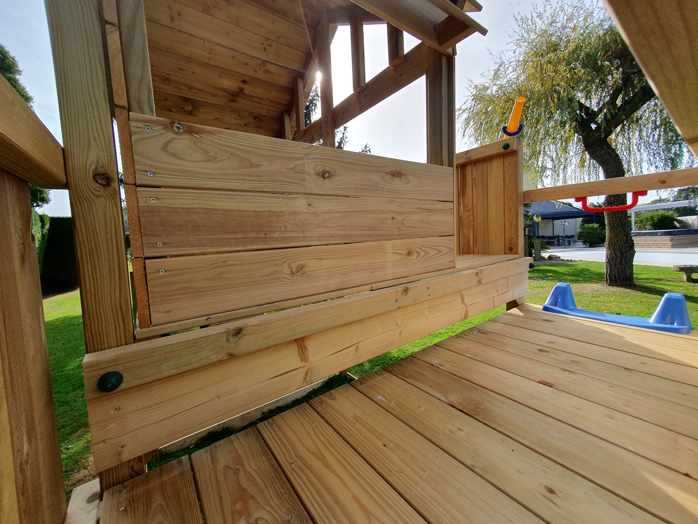 accès toboggan aire de jeux wickey