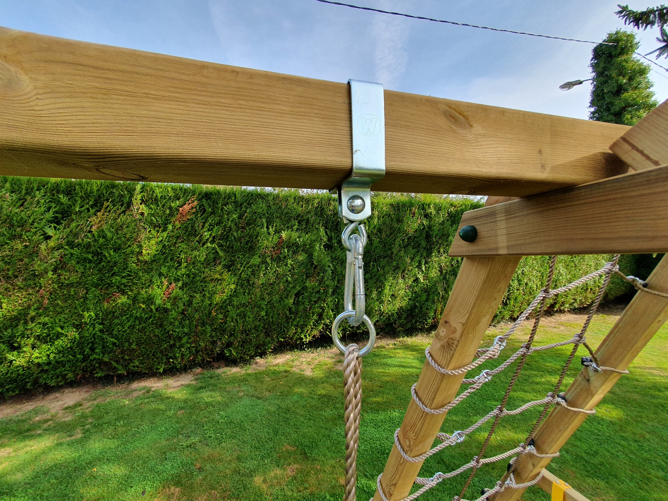 fixation balançoire aire de jeux wickey
