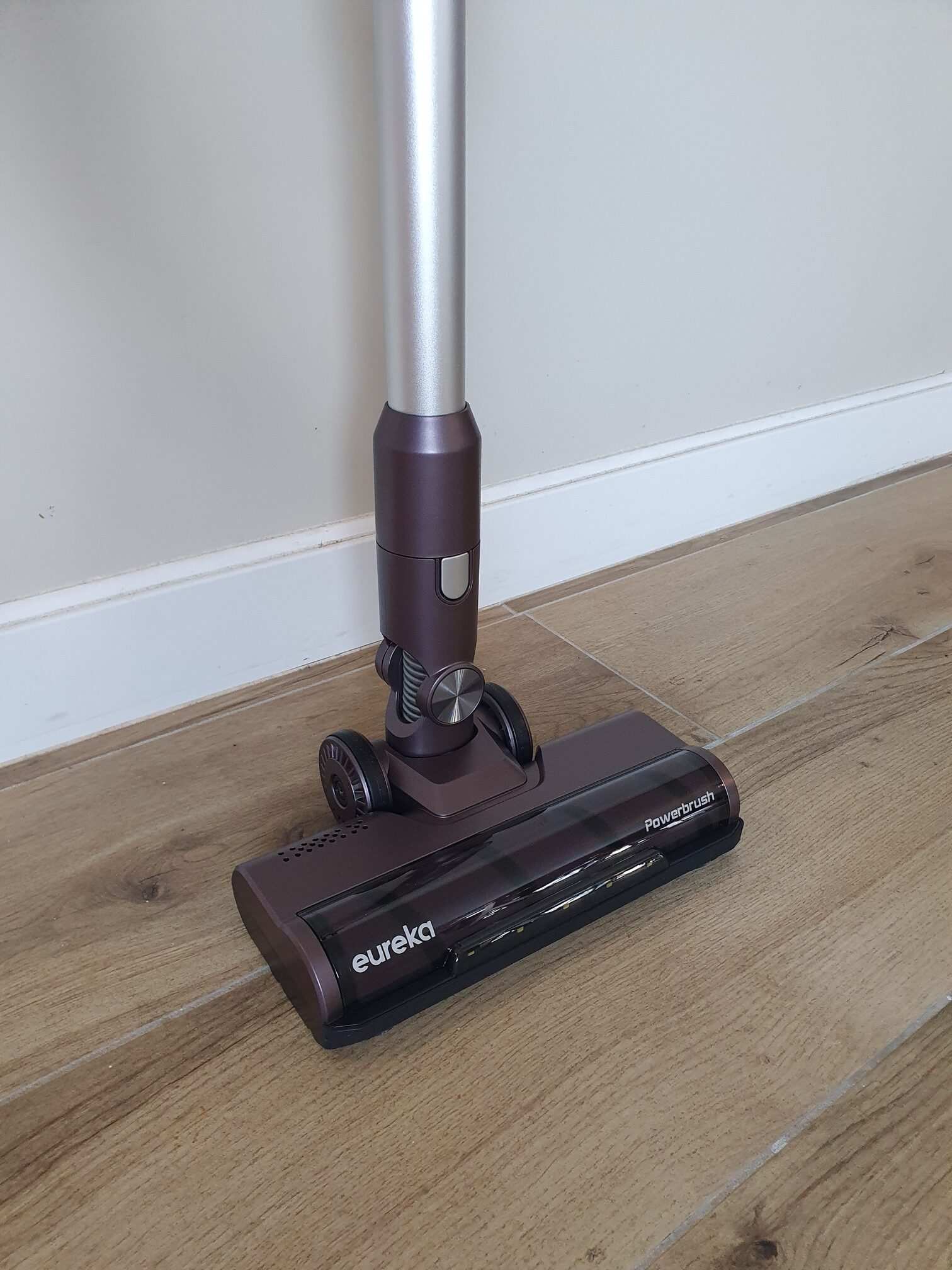 Aspirateur balai AK10 Eureka