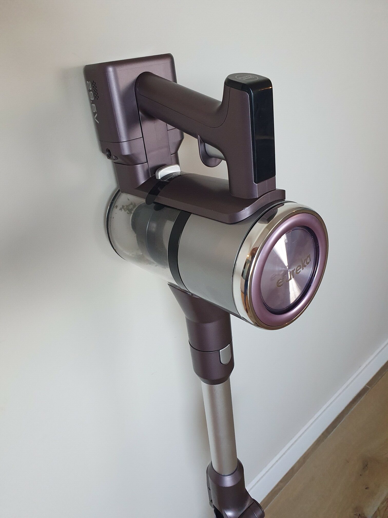 Avis aspirateur balai eureka AK10