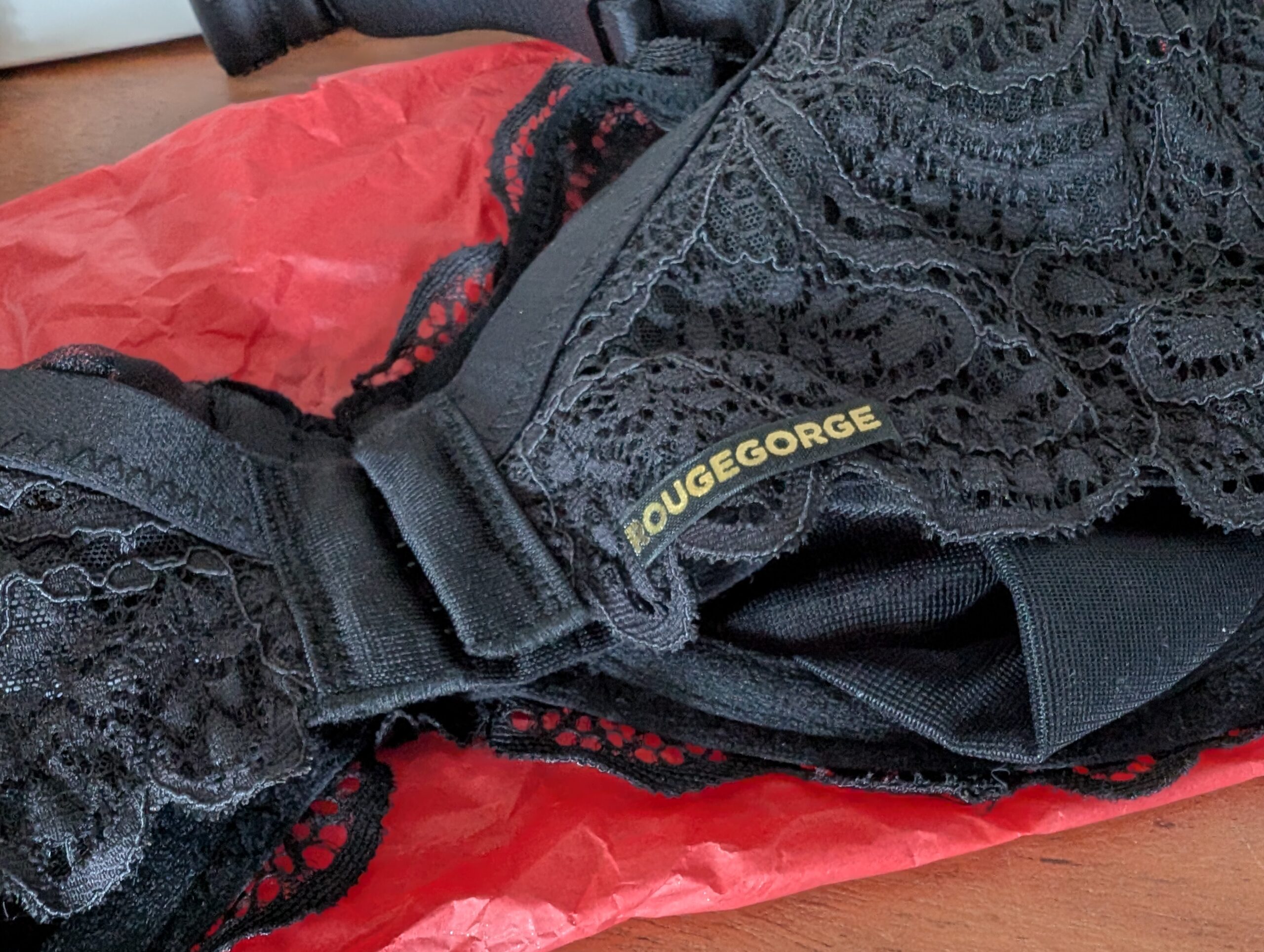 contrôle RougeGorge lingerie