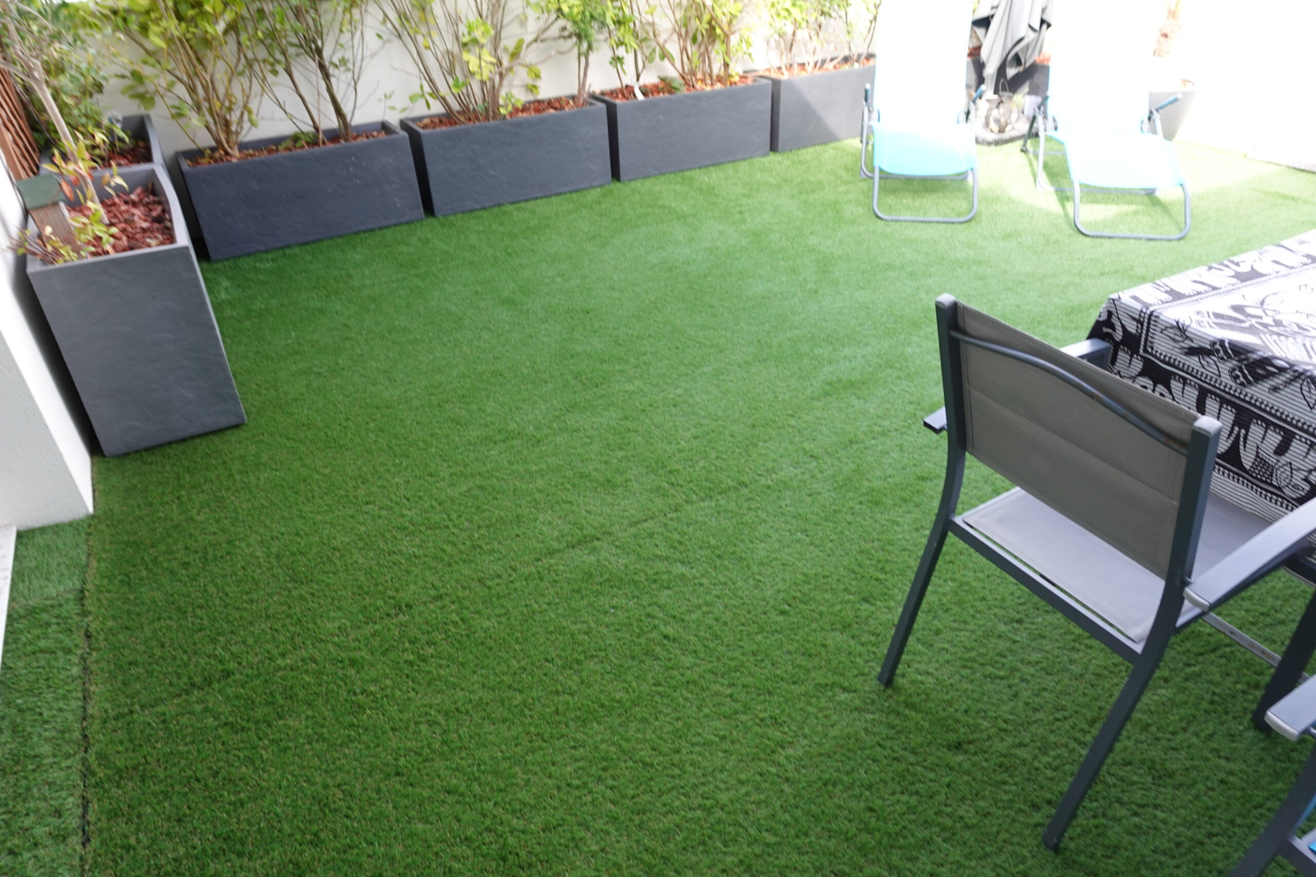 gazon synthétique Nortene sur terrasse