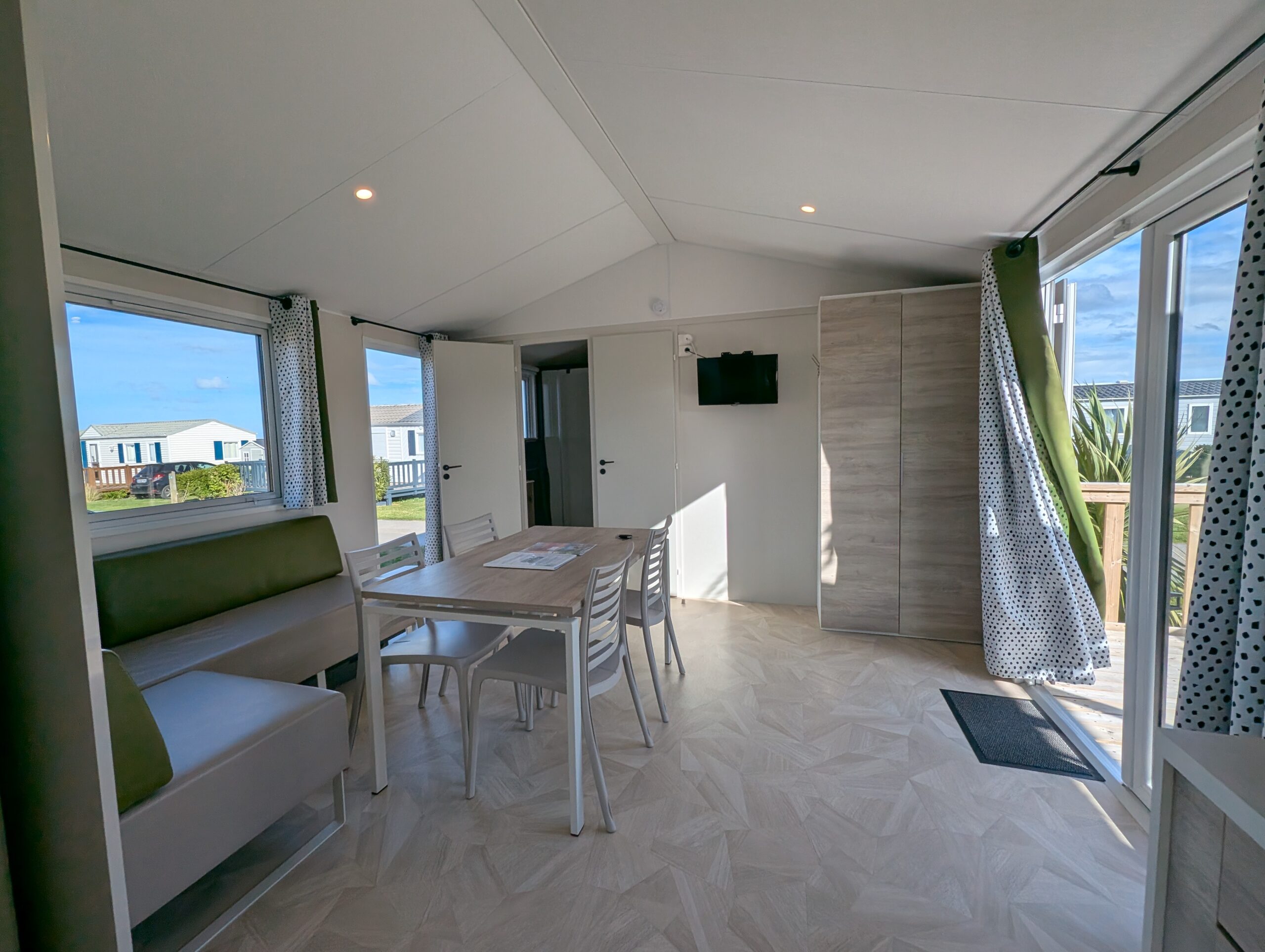 pièce de vie mobil-home Omaha Beach