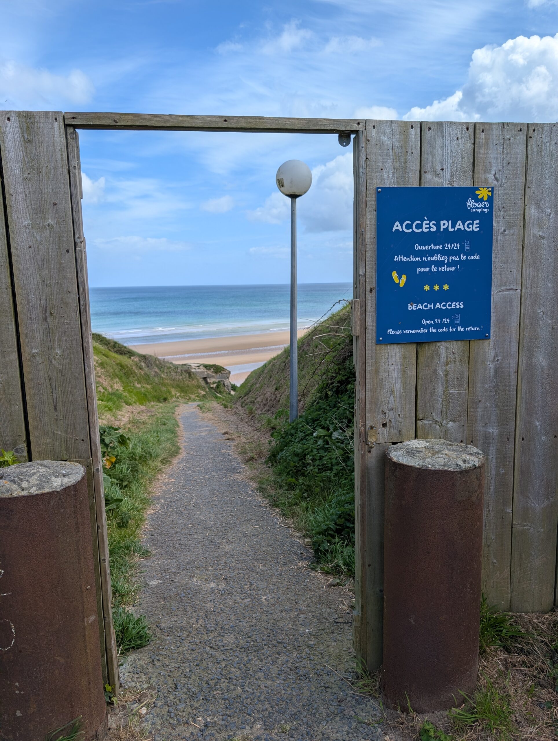 Accès plage camping Omaha Beach