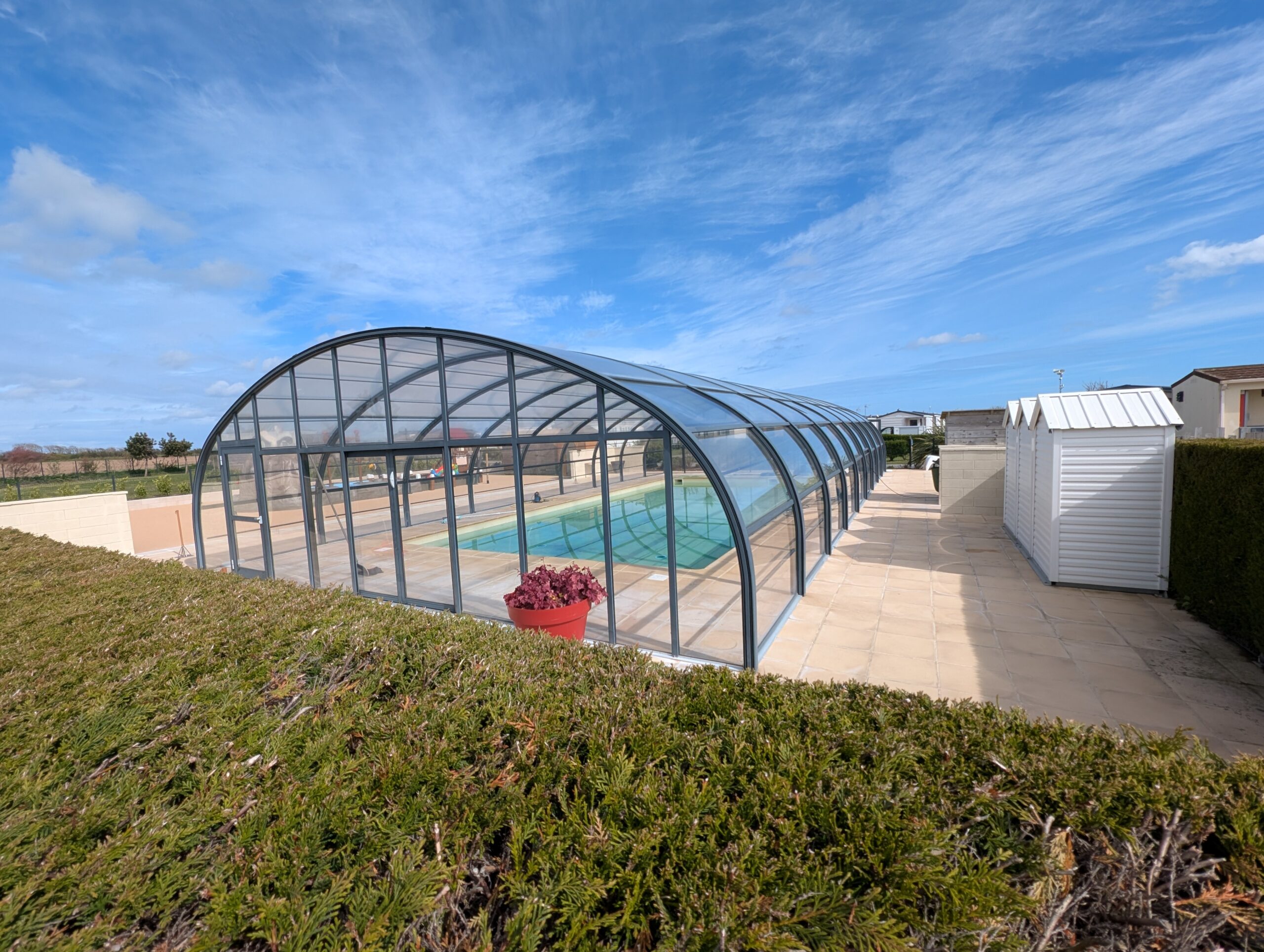La piscine du camping Omaha Beach